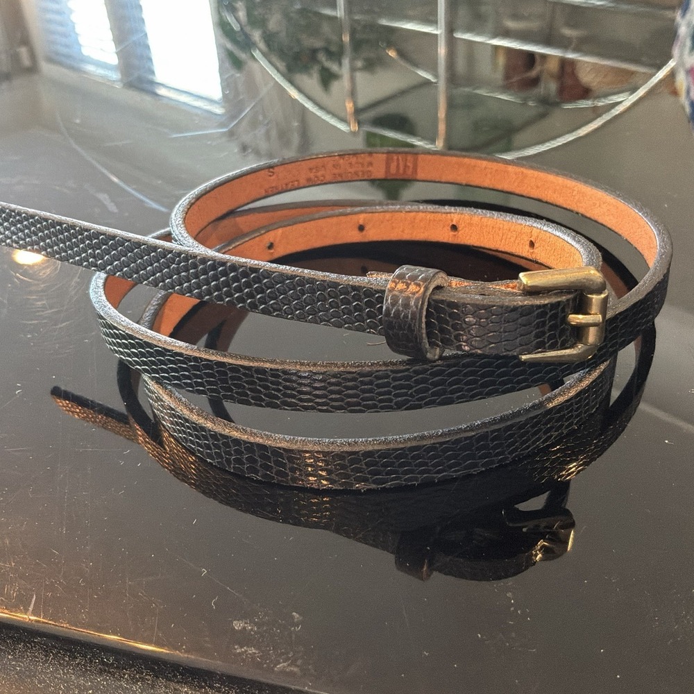 GAP Skinny Black Genuine Leather Snakeskin Embossed Belt Womens Small 39"